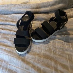 STEVEN PLATFORM SANDALS